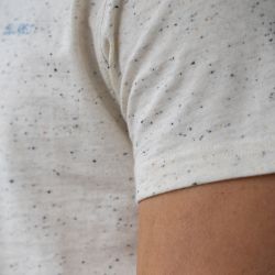 T-shirt beige moucheté  avec coton biologique - 190gr
