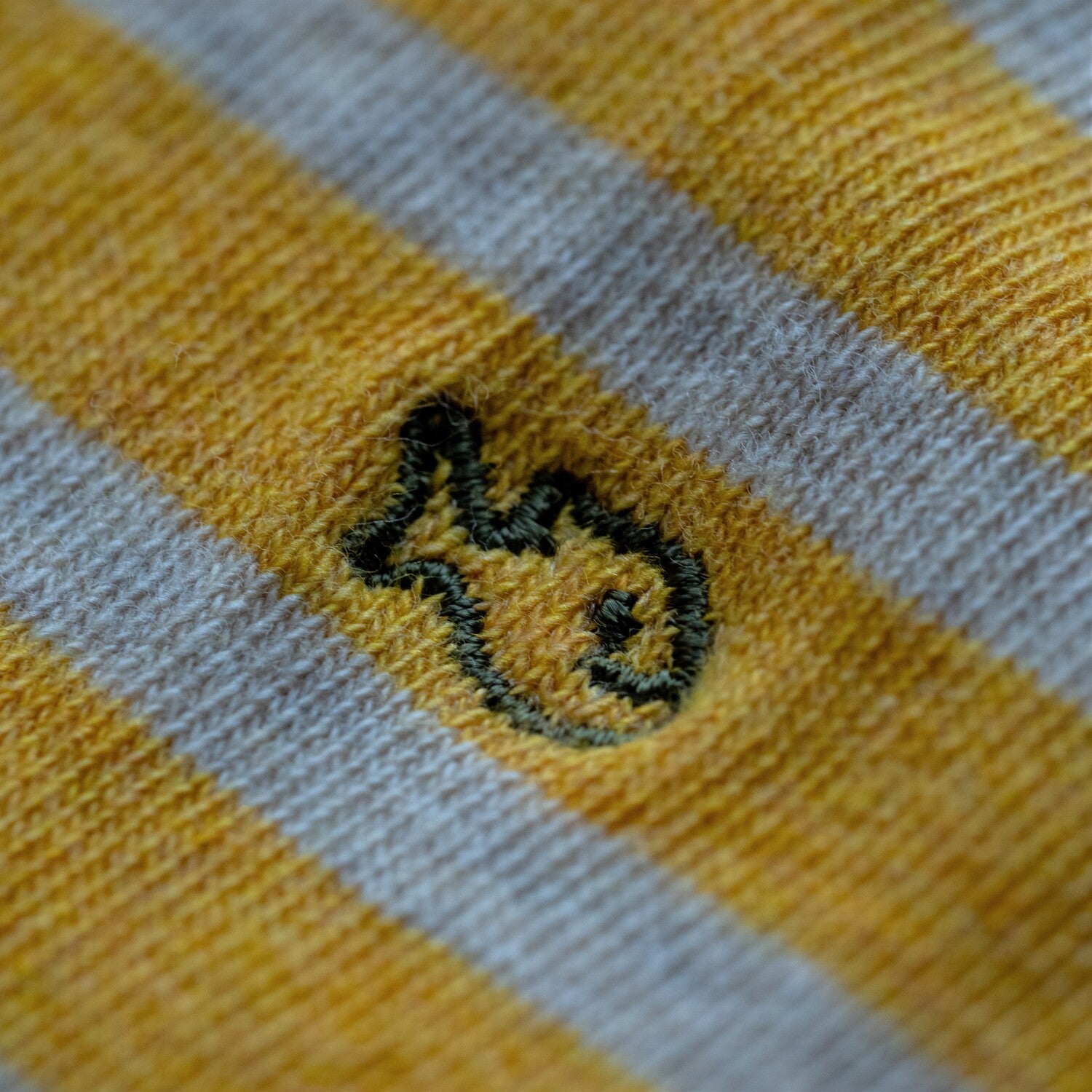 Chaussettes en coton peigné A rayures larges - Jaune safran