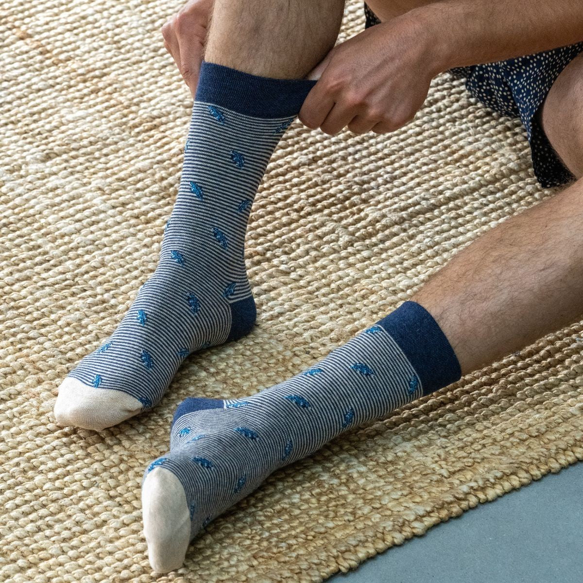 Socks in combed cotton Patterned - Blue leaves