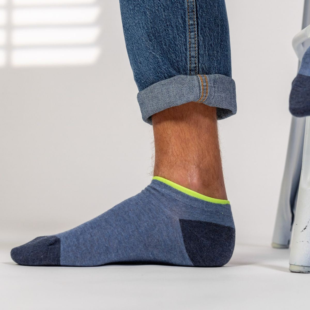 Ankle socks in combed cotton Plain - Mottled blue and neon