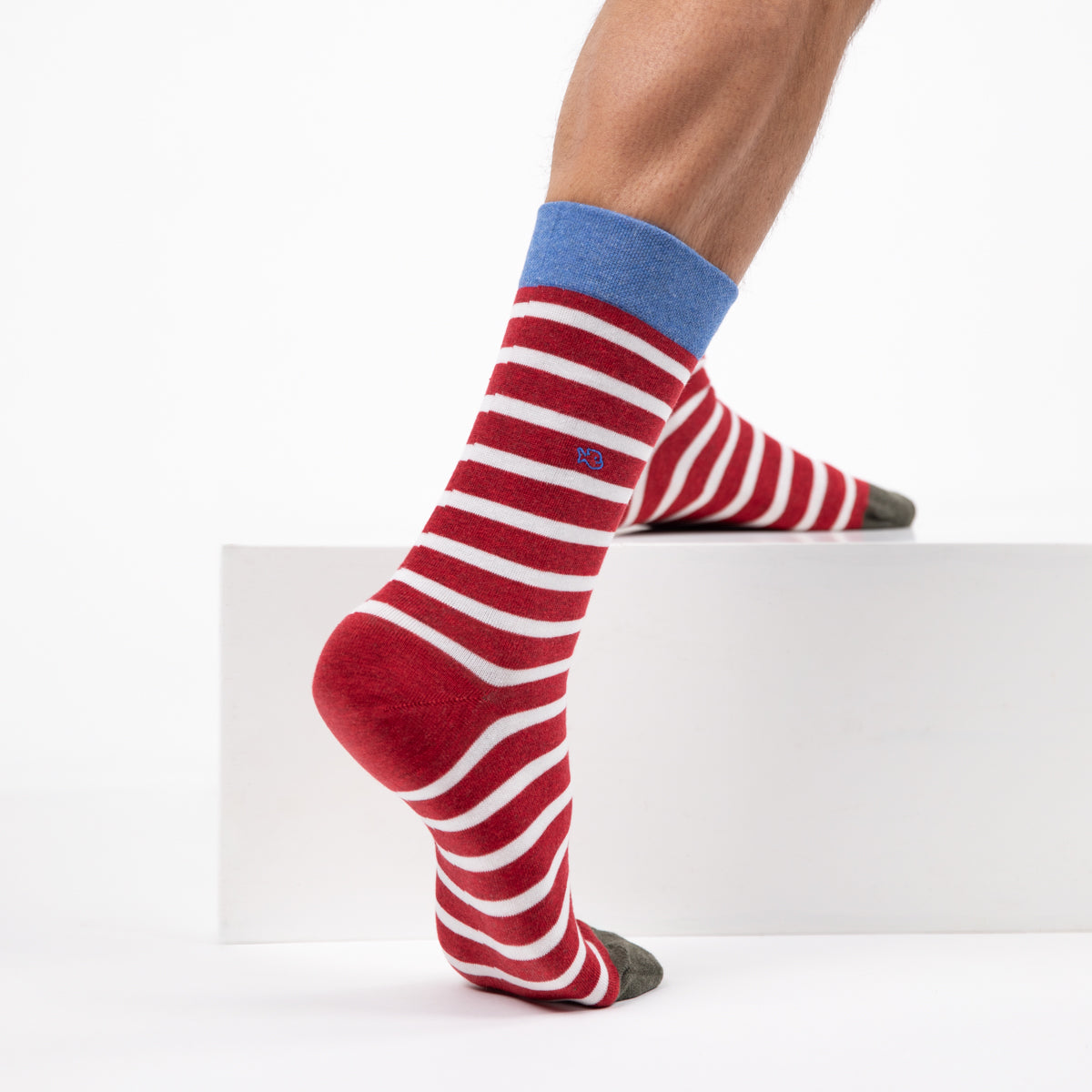 Chaussettes en coton peigné A rayures larges - Rouge, rayé blanc